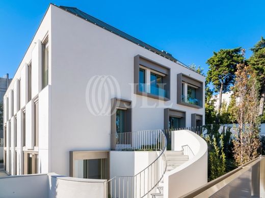 Apartment / Etagenwohnung in Cascais, Lissabon