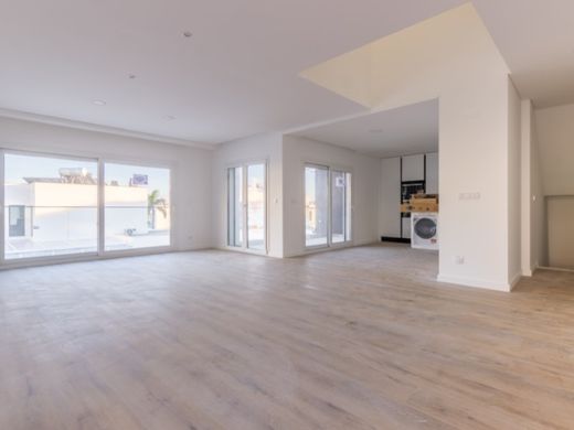 Semidetached House in Seixal, Distrito de Setúbal