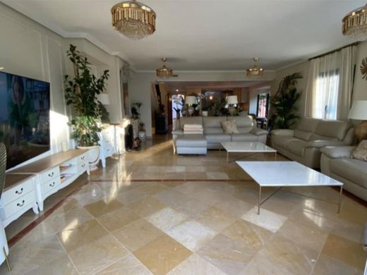 Mehrfamilienhaus in Marbella, Málaga