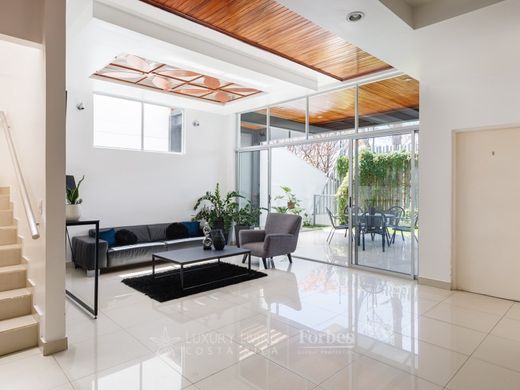 Luksusowy dom w San José, Cantón de San José