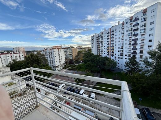 Apartment / Etagenwohnung in Odivelas, Lissabon