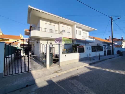 ‏וילה רב-משפחתית ב  Seixal, Distrito de Setúbal