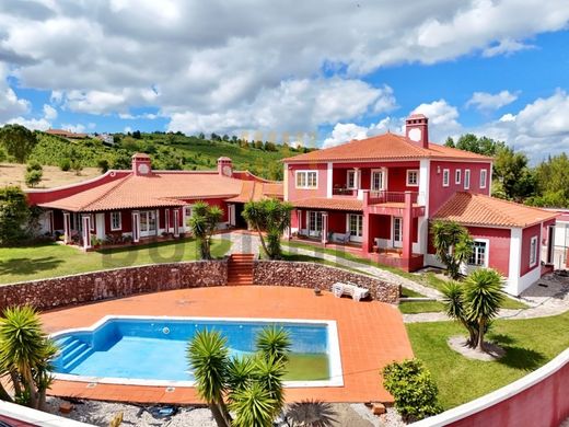 Luxury home in Cadaval, Lisbon