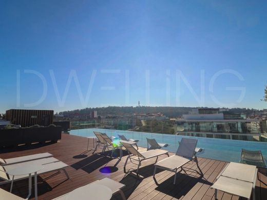 Apartment / Etagenwohnung in Benfica, Lisbon