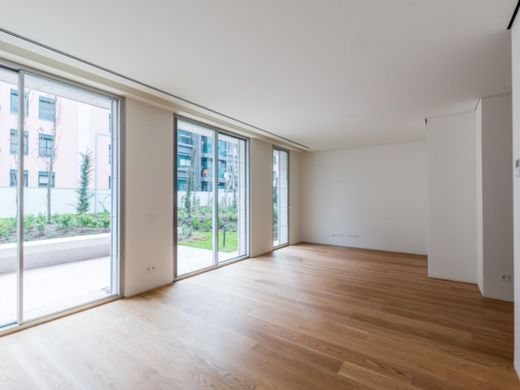 Apartment / Etagenwohnung in Santo António, Lisbon