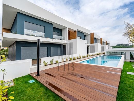 Mehrfamilienhaus in Loures, Lissabon