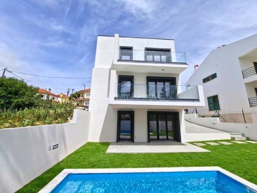 Luxury home in Charneca de Caparica, Almada