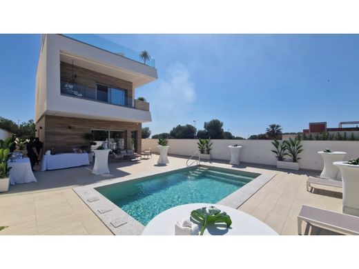 Villa in Pilar de la Horadada, Alicante