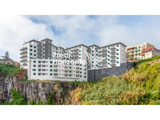 Apartment / Etagenwohnung in Santa Cruz, Madeira