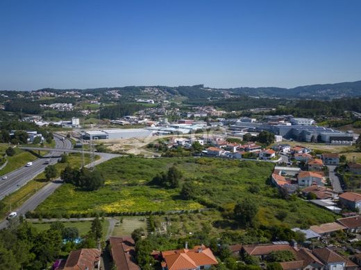 أرض ﻓﻲ Vila Nova de Famalicão, Distrito de Braga