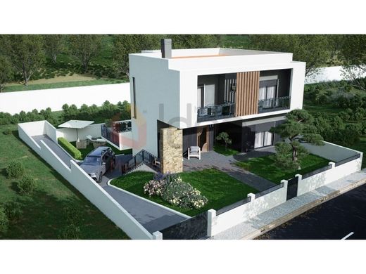 Luxury home in Charneca de Caparica, Almada