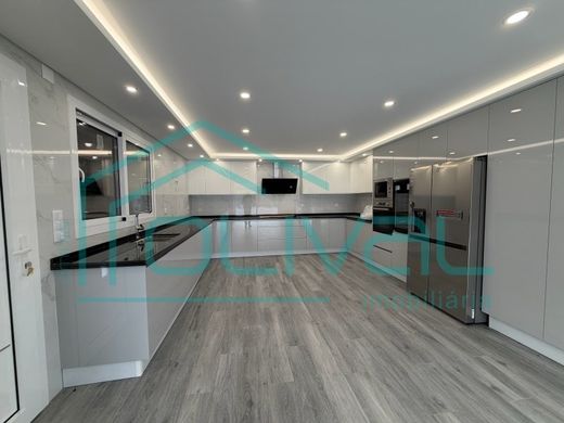 Detached House in Vila Franca de Xira, Lisbon
