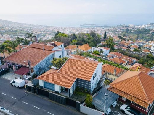 Einfamilienhaus in Funchal, Madeira