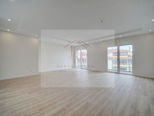 Apartment / Etagenwohnung in Cascais, Lissabon