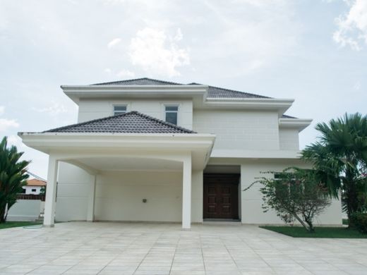 Maison individuelle à Muara