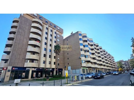 Apartment / Etagenwohnung in Vila Franca de Xira, Lissabon