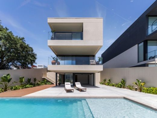 ヴィラ・ノヴァ・デ・ガイア
, Vila Nova de Gaiaの高級住宅