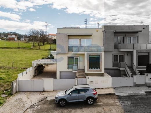 Смежная Вилла, Брага, Braga
