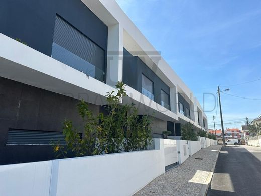 Casa Geminada - Loures, Lisboa