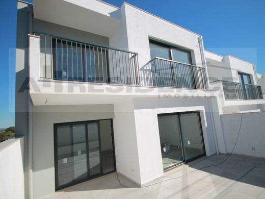 Смежная Вилла, Silves, Distrito de Faro