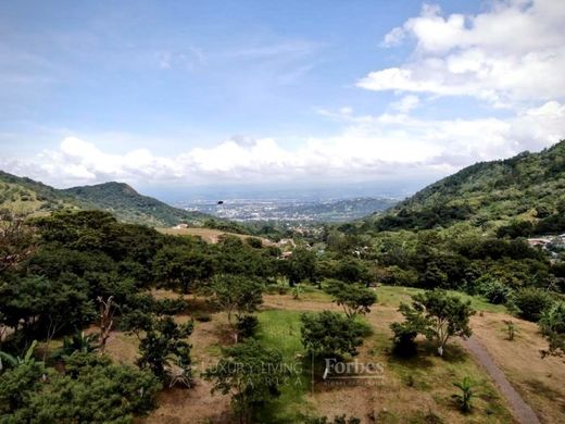 Grond in Santa Ana, Provincia de San José