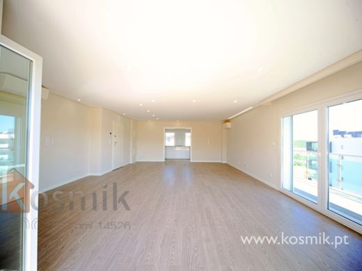 Apartment / Etagenwohnung in Odivelas, Lissabon