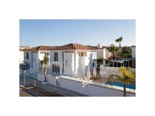 Villa a Protaras, Paralímni