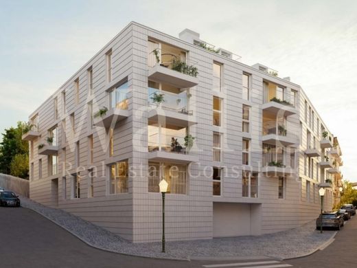 Penthouse in Alcântara, Almada