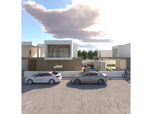 Luxury home in Charneca de Caparica, Almada