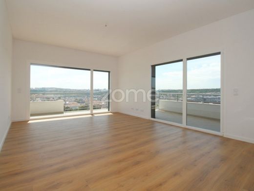 Apartment / Etagenwohnung in Odivelas, Lissabon