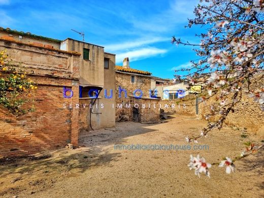 호화 저택 / Pau, Província de Girona