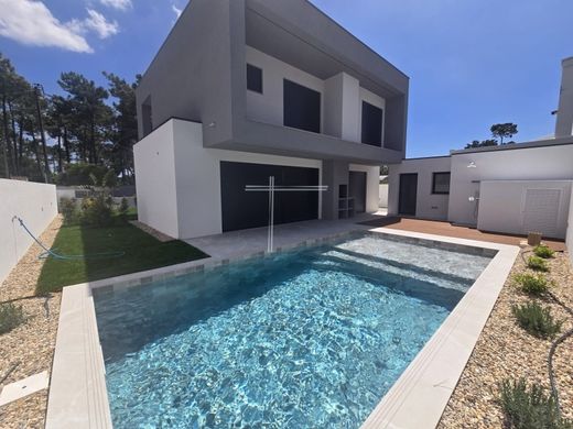 Casa Independente - Aroeira, Almada