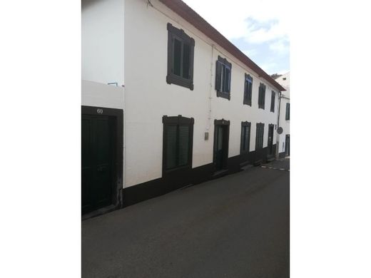 Luxury home in Santa Cruz, Madeira