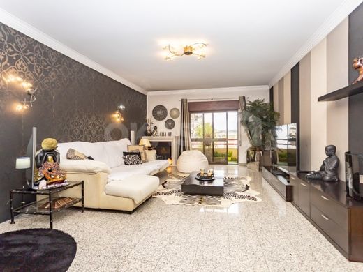 Apartment / Etagenwohnung in Setúbal, Distrito de Setúbal