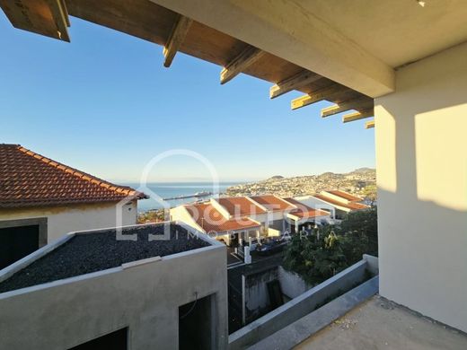 Apartment / Etagenwohnung in Funchal, Madeira