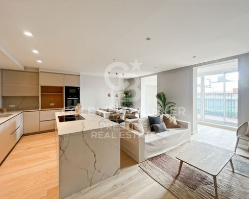 Apartment / Etagenwohnung in Barcelona, Provinz Barcelona