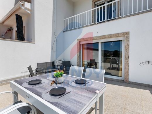 Twee-onder-een-kapwoning in Covilhã, Distrito de Castelo Branco