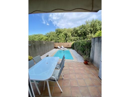 Girona, Província de Gironaのマルチファミリーヴィラ