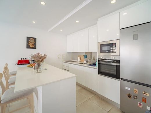 Luxus-Haus in Charneca de Caparica, Almada