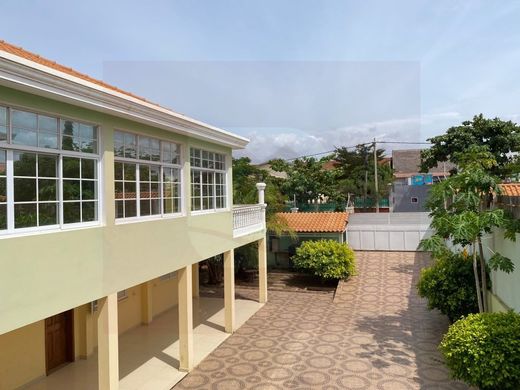 Casa de lujo en Belas, Luanda Province