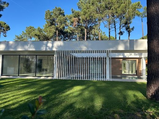 Luxury home in Charneca de Caparica, Almada