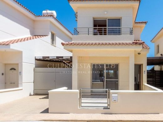 豪宅  Paralímni, Famagusta District