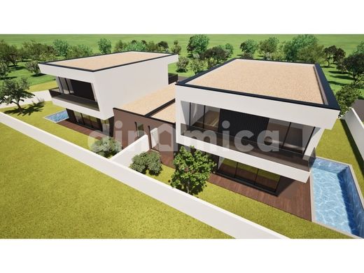 Villa multifamiliale à Trofa, Distrito do Porto