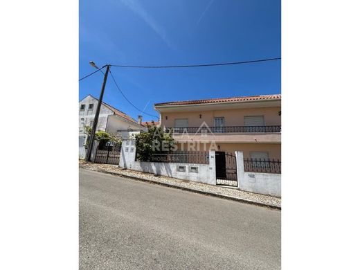 Chalet Pareado en Charneca de Caparica, Almada