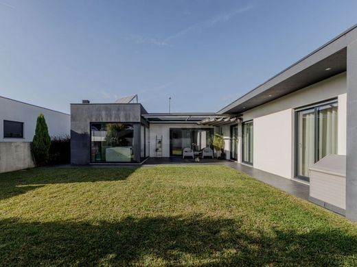 Luxus-Haus in Vila Nova de Famalicão, Distrito de Braga