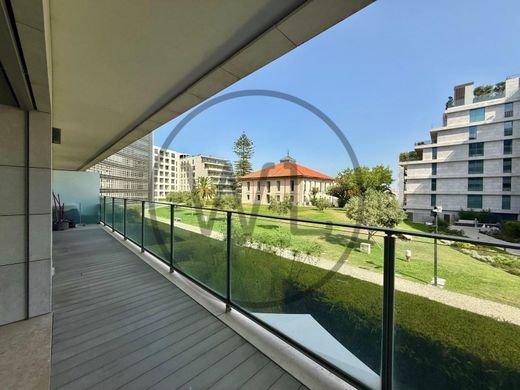 Apartment / Etagenwohnung in Santo António, Lisbon