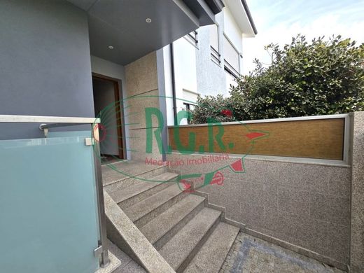 Villa multifamiliale à Gondomar, Distrito do Porto