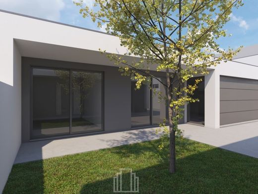 Semidetached House in Santa Maria da Feira, Aveiro