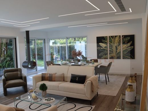 Almada, Distrito de Setúbalの一戸建て住宅