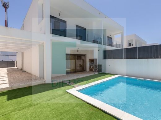 Semidetached House in Seixal, Distrito de Setúbal